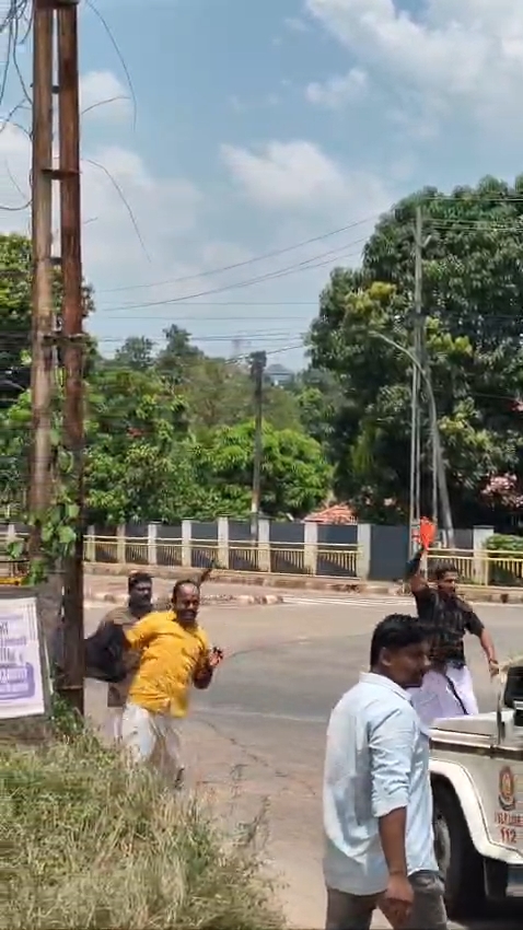  മന്ത്രി റോജി എം. ജോണിന് നേരെ ചെങ്ങന്നൂരിൽ ബിജെപി പ്രവർത്തകർ കരിങ്കൊടി കാട്ടി